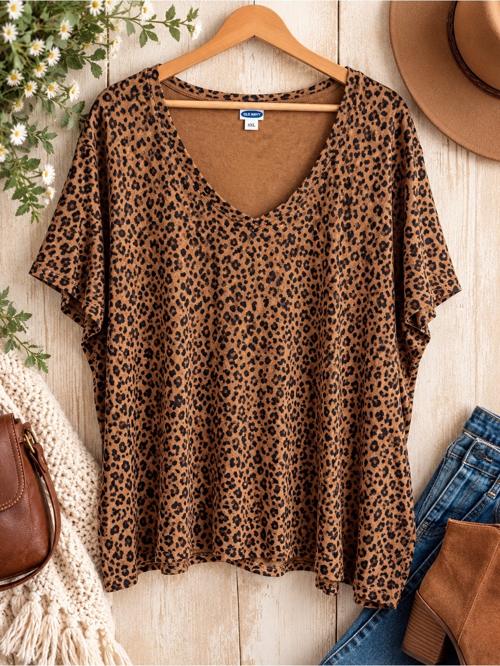 🐆 Old Navy Luxe Leopard Print V-Neck Tee XXL